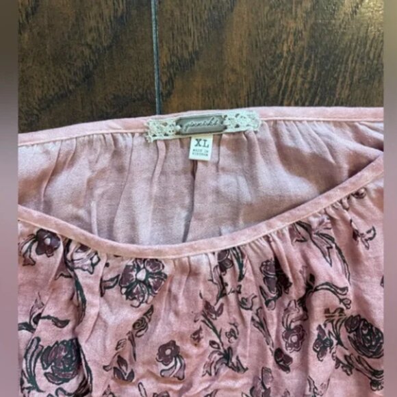 Buckle Gimmicks cold shoulder top size XL - Picture 2 of 3